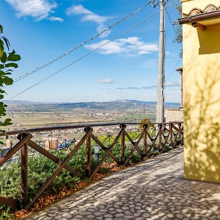Il Tramonto Holidays Apartment Trevi Bagian luar foto