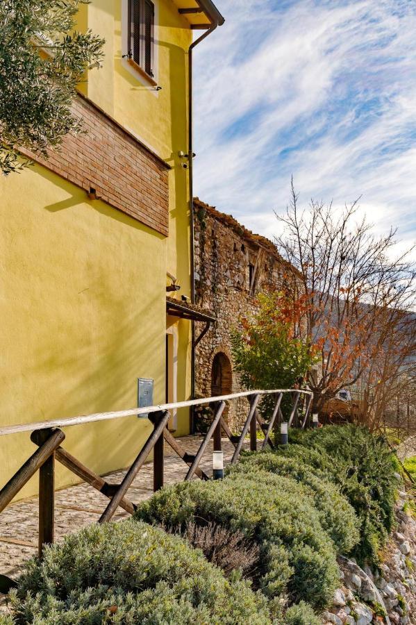 Il Tramonto Holidays Apartment Trevi Bagian luar foto
