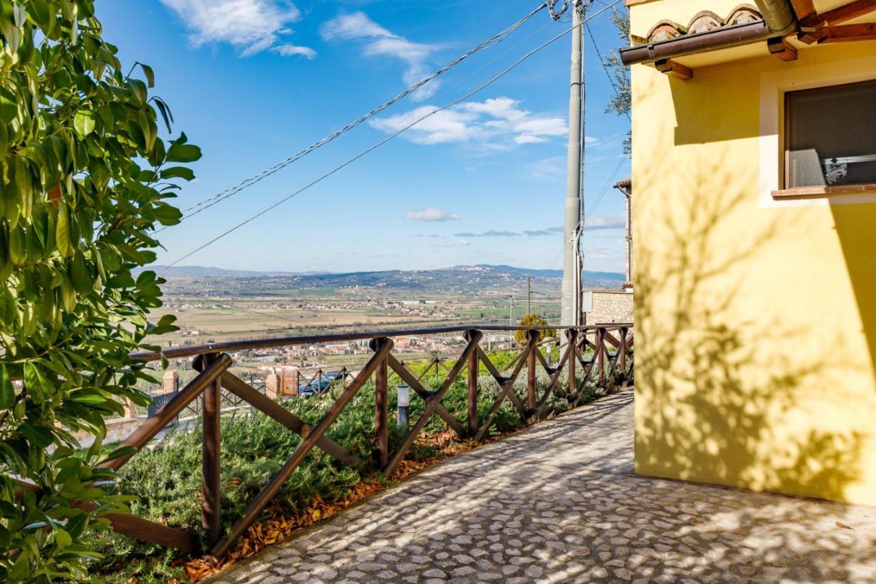 Il Tramonto Holidays Apartment Trevi Bagian luar foto